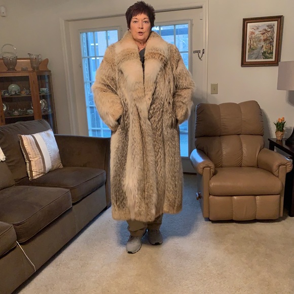 Natural Coyote Coat - Picture 10 of 12